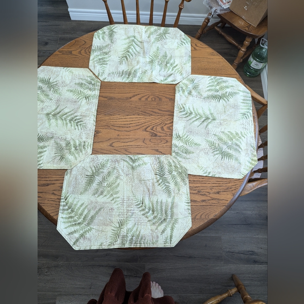 Set of 4 Vinyl placemats.   GUC. 18 x 13 inches each. Fern leaf Pattern